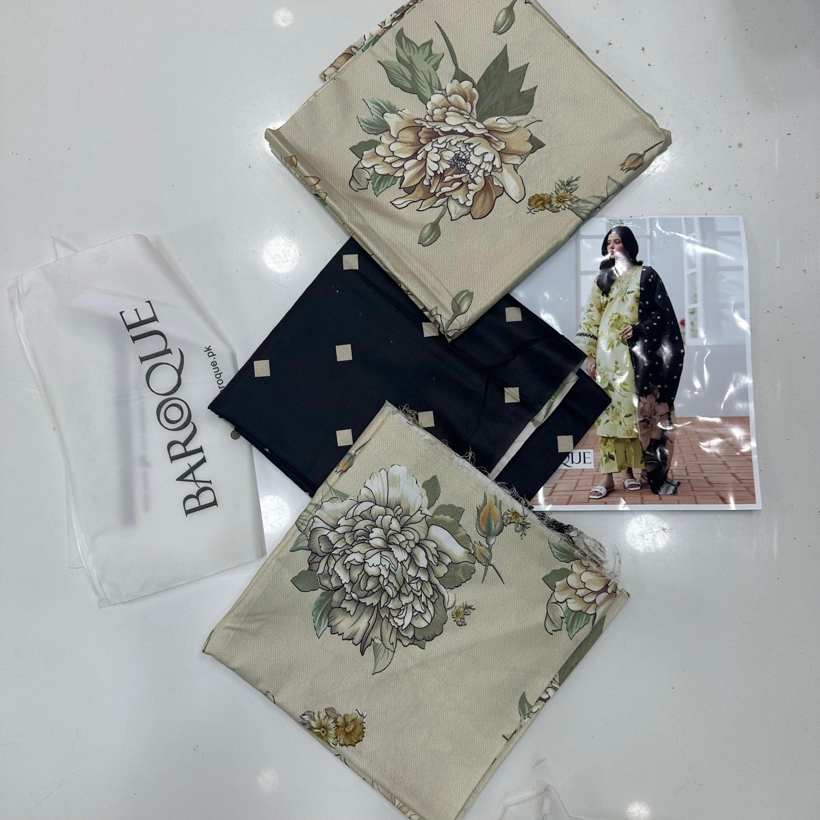 BAROQUE Linen Allover 3 Piece